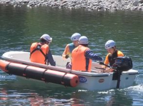 水難救助の手順や連携を確認　消防と警察が合同訓練　岐阜県飛騨市の高原川