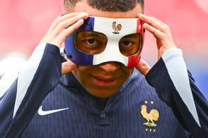 フランス代表、オランダ代表戦の予想スタメン。鼻を骨折したエムバペはマスク着用で復活との報道も【ユーロ2024】