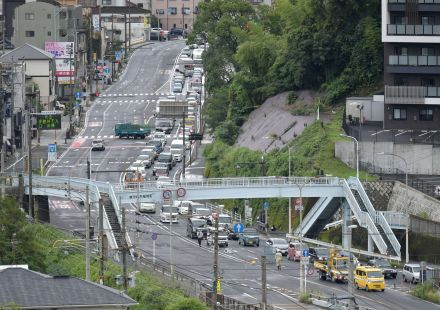 土砂崩れ、通行止め、運転見合わせ…大雨の影響、通勤通学時間帯を直撃　JRの一部は22日も運休　鹿児島県内