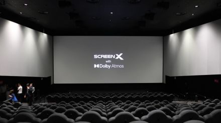 京都の映画館「T・ジョイ」が3面スクリーンと立体音響システム導入