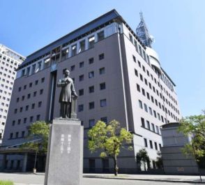 女子トイレでスマホ盗撮80回　勤務中、捜査車両使った時も…起訴された巡査部長を懲戒停職3カ月、本人は依願退職　鹿児島県警