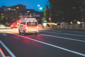 救急車の走行を妨害すると、「反則行為」になる？緊急車両を妨害しないための運転ポイントとは？