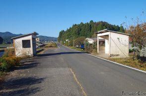 鉄道の痕跡が残る「珍しいバス道路」廃止へ　地方の「高規格バス」のはしりとも言える白棚線