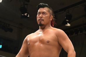 【ＡＥＷ】鷹木信悟がＡＲフォックスに完勝　禁断の扉で激突のブライアン・ダニエルソンと視殺戦