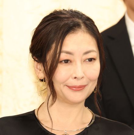 54歳中山美穂、若すぎるツインテールで「ジャンルは中山美穂」宣言「唯一無二です」の声