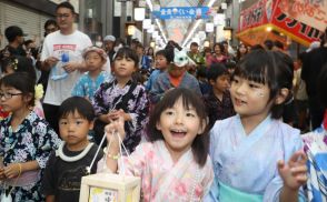 播磨に初夏の訪れ「姫路ゆかたまつり」開幕　雨の城下、浴衣でパレード