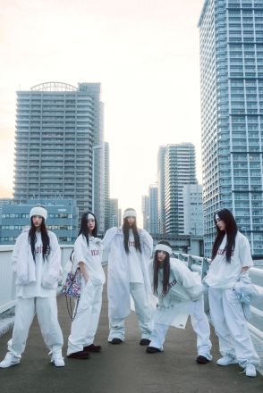NewJeans、日本デビューシングル「Supernatural」で韓日のチャートを席巻