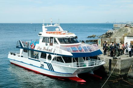 横須賀のクルーズ船「シーフレンド１」引退　猿島航路や軍港巡りに活躍３０年、最後のツアーは「第二海堡」