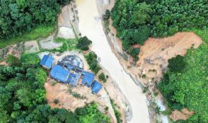 中国南部、大雨で57人死亡 「父の日」で集った子ども２人も犠牲