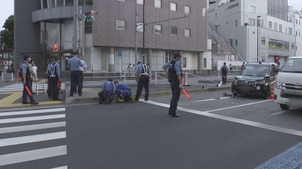 乗用車が自転車とタクシーにぶつかる　計3人が搬送もいずれも命に別状なし　東京・文京区