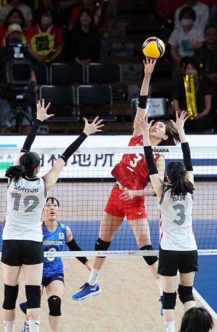 【バレー女子】日本3セット目取り戻す　“五輪前哨戦”世界1位のブラジルと対戦　パリでも同組