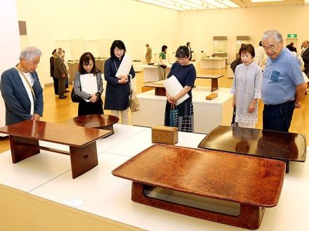 木材の魅力引き出す　富山県の砺波市美術館で「木工芸３人展」 始まる