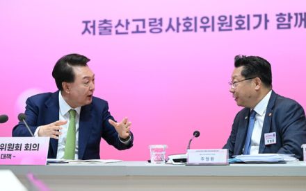 【社説】少子化対策に「最低賃金排除の外国人家事労働者」入れた韓国政府