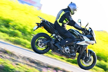 プレミアムクラスのクロスオーバーモデル、スズキ「GSX-S1000GX」の実走燃費を計測する