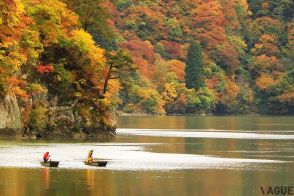 川霧のなかを渡し船で!? 幻想的な「廃村ツアー」が人気？ 絶景のパワースポットめぐりの魅力とは