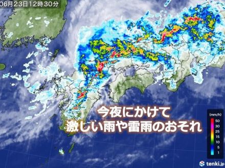 関西　今夜にかけて激しい雨や雷雨のおそれ　都市部でも道路が川のようになる所も