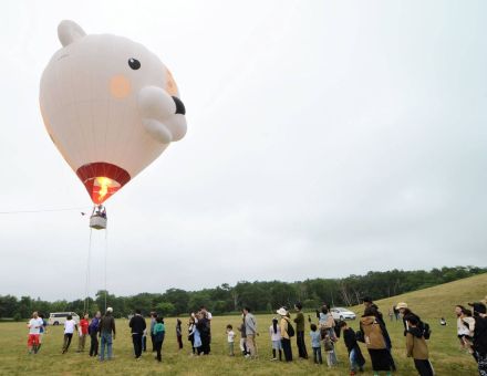 熱気球ふわり　上空から景色一望　札幌市で１００人が体験搭乗