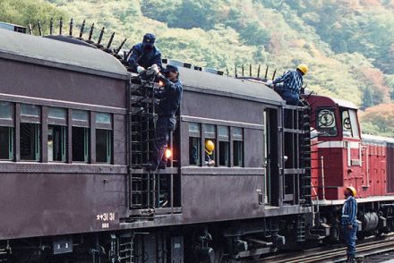 鉄道車両の「ミ」はミリタリーのミ!? 国鉄の現存激レア「おいらん車」意外すぎる過去の“形式名”とは