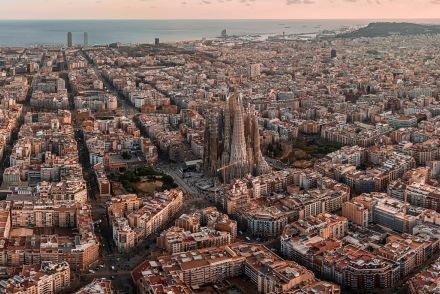 バルセロナ、2028年までに観光客向けアパート賃貸を禁止へ