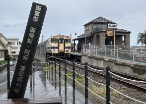 岐路に立つ日本「最南端」「最東端」の駅　赤字路線存廃の行方で変わる時刻表の地図　時刻表は読み物です