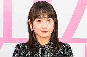 ＜今週のファッションチェック＞川栄李奈　ミニスカで美脚見せ　編み上げブーツ、ミニバッグがアクセント