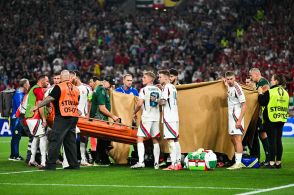 試合中に重篤な負傷のハンガリー代表FW、病院で状態が安定。指揮官「何のリスクもないと言える。数時間以内に手術を受ける」
