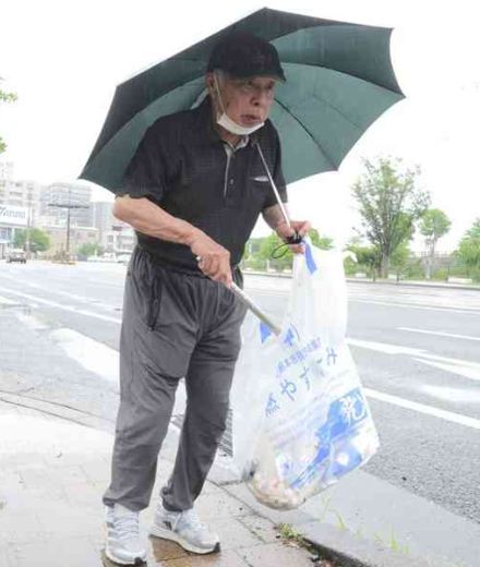 吸い殻拾い13年で53万本　熊本市西区の矢邉さん（83）　熊本駅周辺の美化　もくもくとノートに記録