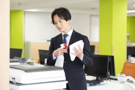 年末だけじゃダメだった？　職場の大掃除は「半年に1回の法的義務」…破ると懲役刑の罰則も