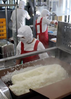大雨で休校予想、前日正午までに米飯の提供中止決定　広島市教委、食品ロス対策