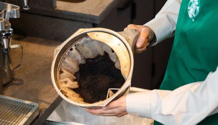 スタバ、コーヒー豆かすリサイクル800店舗に　たい肥として活用