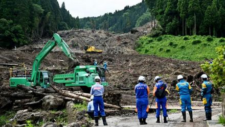 能登の被災地で行方不明者捜索を再開　見守る兄「早く出てこいよ」