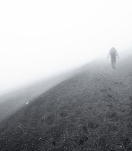 道端にしゃがみ込む人が増えていく…富士山で突然死も不自然ではない、心拍の実証実験で判明した「あまりに過酷な低酸素」環境