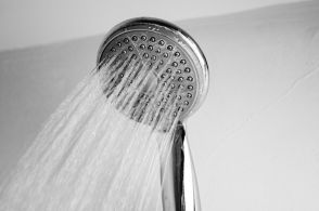 夫が毎朝「シャワー」を浴びます。水道代とガス代は1ヶ月でいくら増えますか？