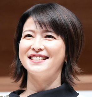 森高千里、南足柄市でのアジサイショットに「足柄に舞い降りた女神サマー」とファン歓喜