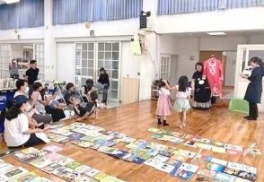 「本好きな子になってほしい」 与那国島に児童用絵本や小説など1300冊　「空とぶ図書館」多くの町民訪れる