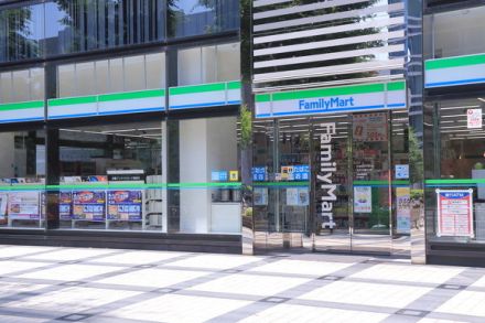 売れ行き好調　ファミマの「アパレル」と「文具」の共通点とは