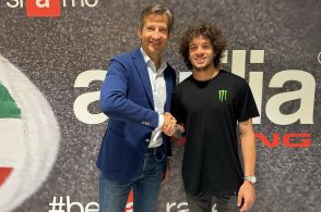 【MotoGP】アプリリア、マルコ・ベッツェッキと複数年契約。2025年シーズンはファクトリーチームでマルティンとコンビ