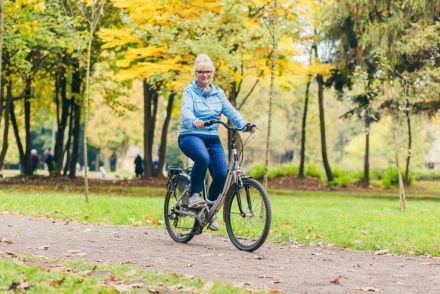 66歳の母が警察から「自転車運転者講習」を受けるように言われました。無視すると「罰金」は発生しますか？