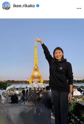 池江璃花子、エッフェル塔つまみあげるショットでパリ入りを報告　「パリのテッペンゲットや！」応援続々