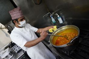 なぜどの店も看板商品が「バターチキンカレー」なのか？　ネパール人が経営するインド料理店「インネパ」が街に溢れている秘密を解き明かす