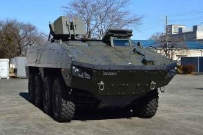 「自衛隊も太鼓判」北欧メーカーの新型装甲車パリデビュー！ 欧州の将来を担うかも!?