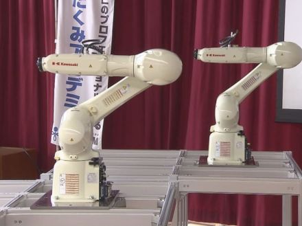 川崎重工業が高性能ロボットを寄贈　県の国際たくみアカデミーや工業高校に　ものづくりの教材として