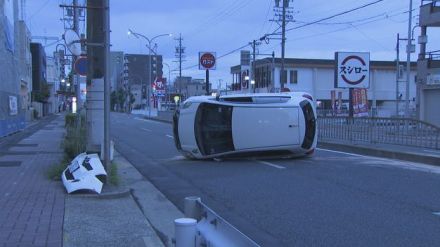 車が横転、運転手の男性を救急搬送　中央分離帯に衝突し横転か　名古屋・中村区