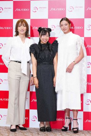 原英莉花　白いドレスに黒のヒールで爽やかスマイル　資生堂レディース前夜祭