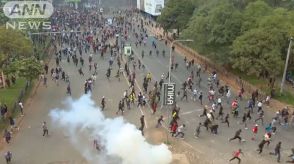 ケニア騒乱 増税法案に反対するデモ隊が国会に突入 治安部隊が発砲 少なくとも5人死亡