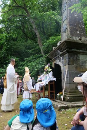 旧幕府軍の戦死者しのぶ　函館碧血碑で慰霊祭、80人参列