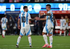 サッカー＝王者アルゼンチンが開幕2連勝、南米選手権