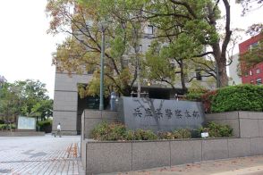 「階段から落ちた」は噓…殴った同僚男性が死亡、傷害容疑で25歳男逮捕　兵庫県警