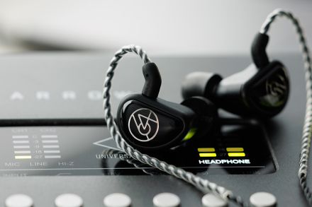 64 Audio、プロ品質と手に取りやすさを両立した4ドライバー／ハイブリッドイヤホン「Aspire 4」