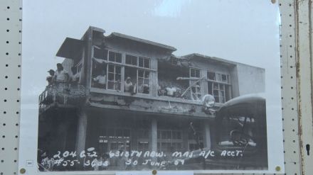 米軍ジェット機墜落から65年　事故を伝える写真展　うるま市の宮森小学校